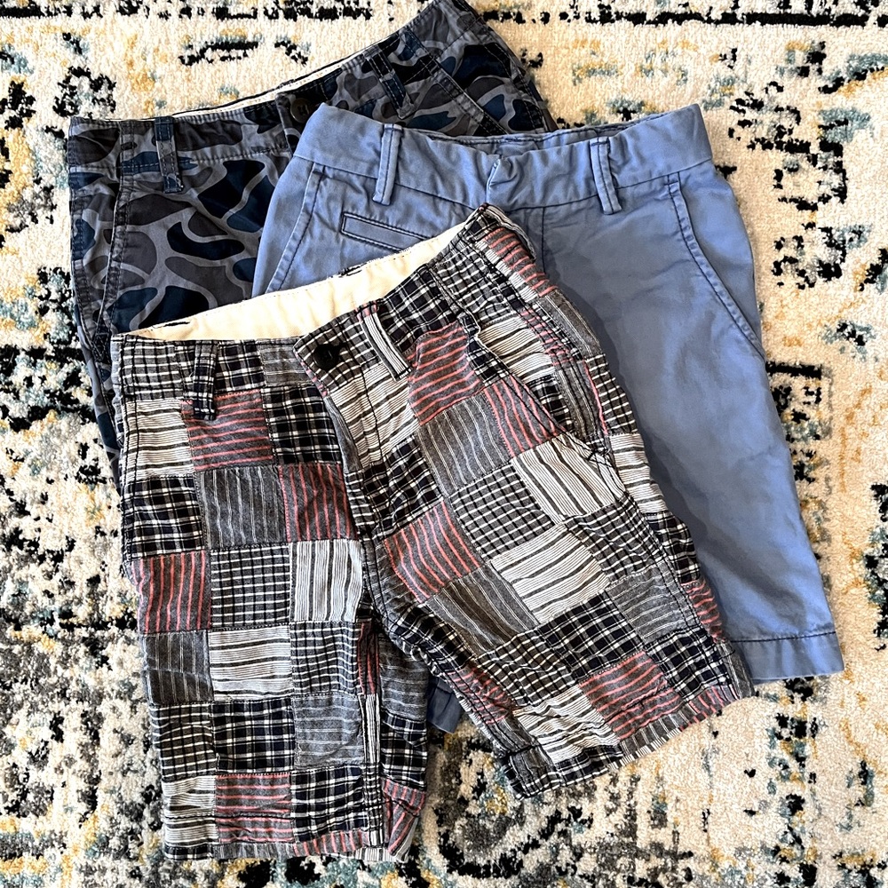 3 pairs of boys Gap shorts size 6 regular